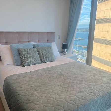Magnificent Harbour View Skytower View Apartment In Cbd Auckland Eksteriør billede