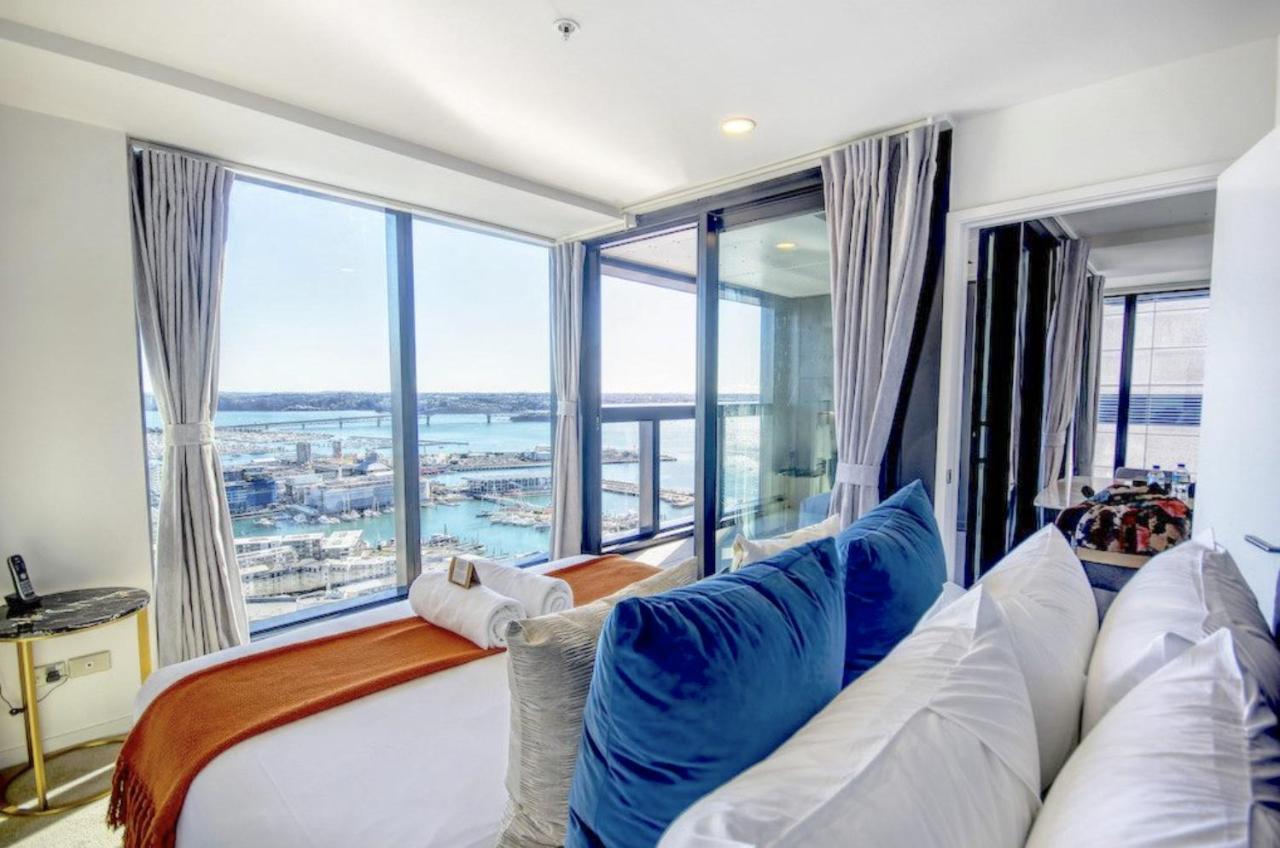 Magnificent Harbour View Skytower View Apartment In Cbd Auckland Eksteriør billede