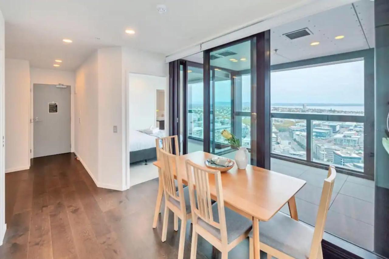 Magnificent Harbour View Skytower View Apartment In Cbd Auckland Eksteriør billede
