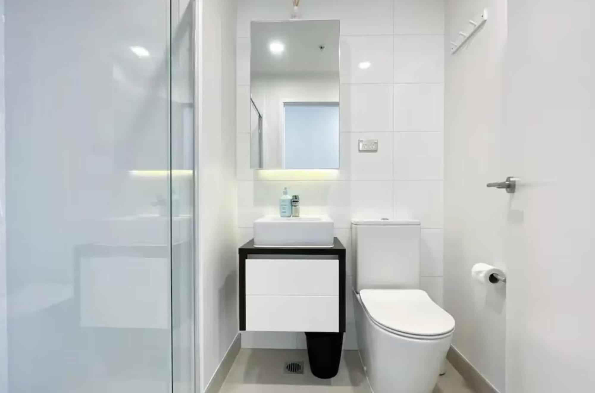 Magnificent Harbour View Skytower View Apartment In Cbd Auckland Eksteriør billede