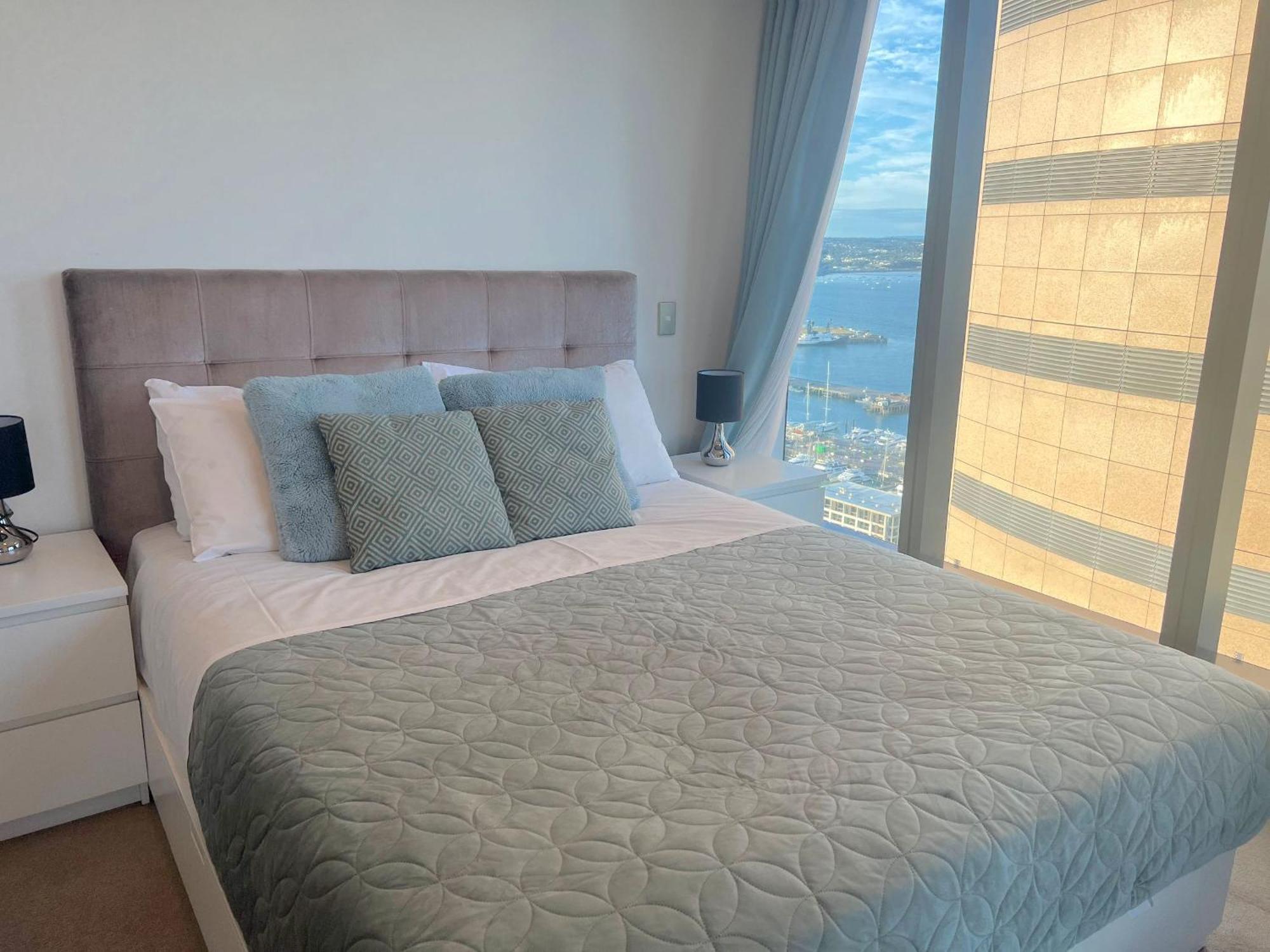 Magnificent Harbour View Skytower View Apartment In Cbd Auckland Eksteriør billede