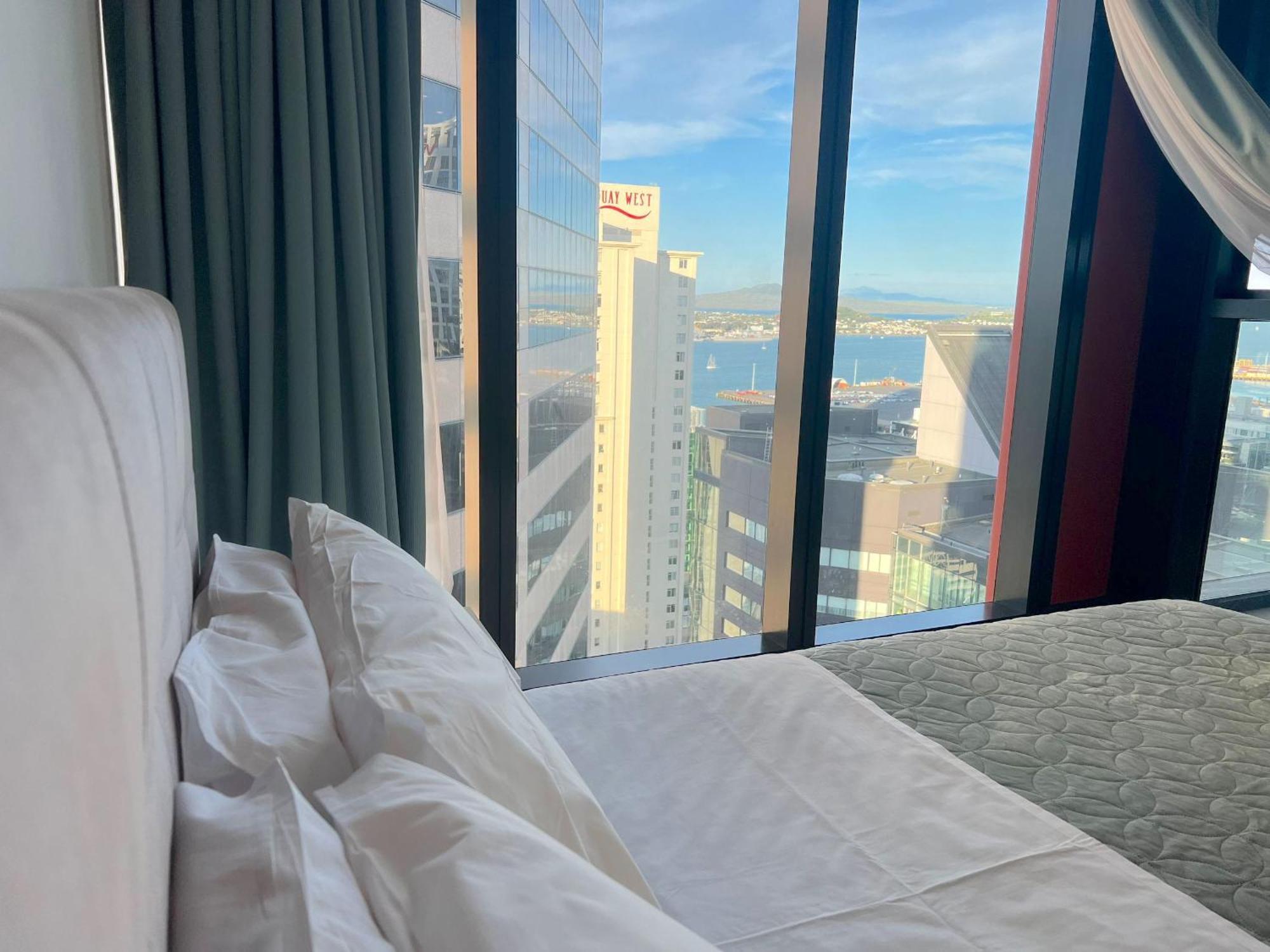 Magnificent Harbour View Skytower View Apartment In Cbd Auckland Eksteriør billede