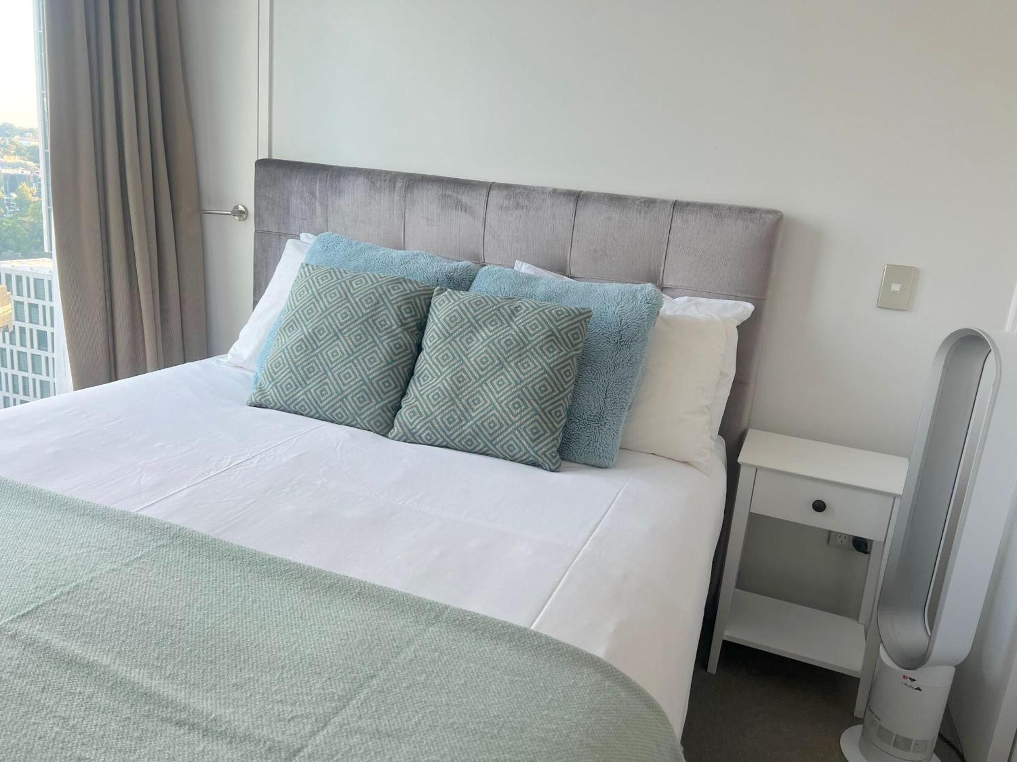 Magnificent Harbour View Skytower View Apartment In Cbd Auckland Eksteriør billede