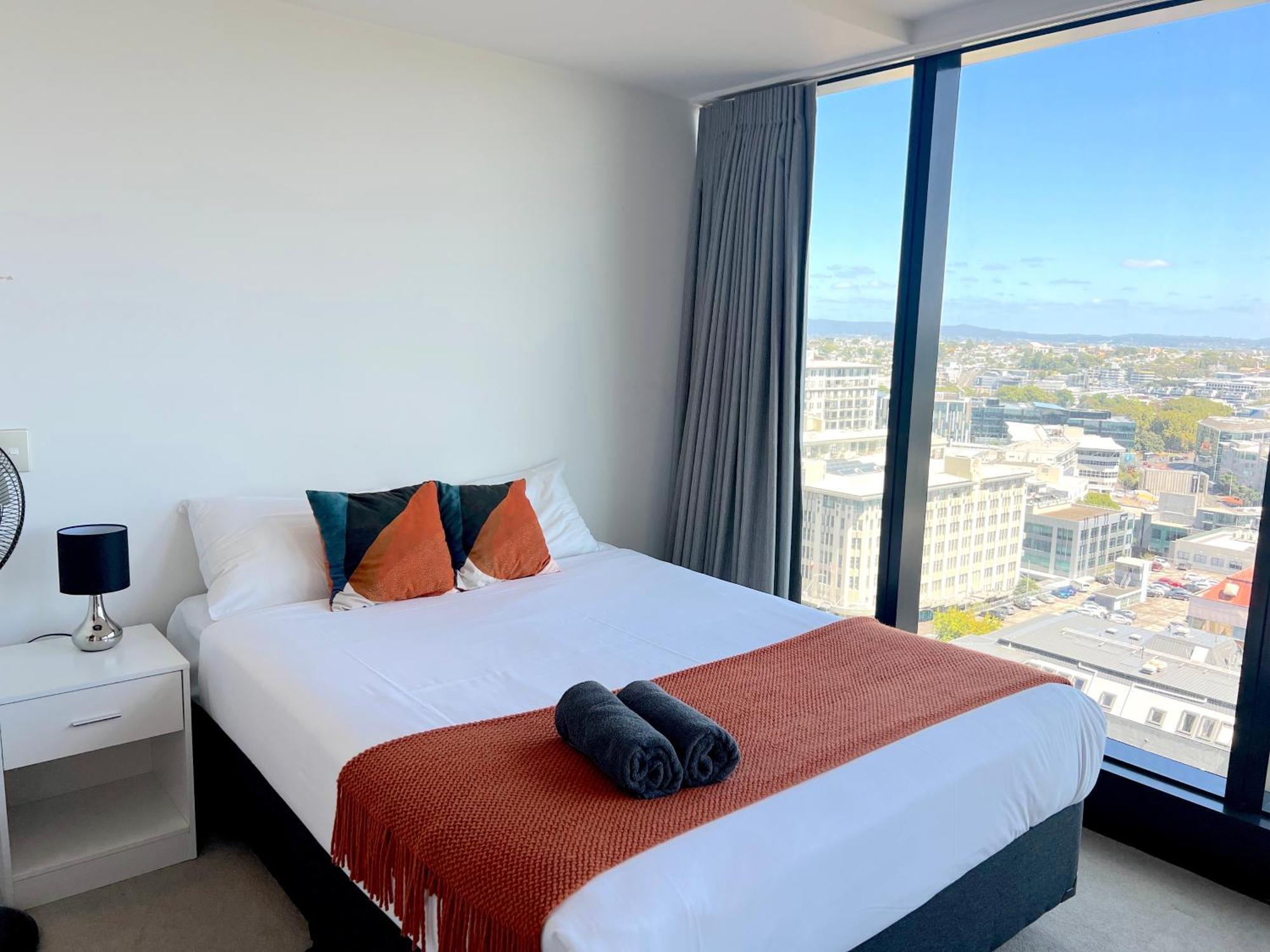 Magnificent Harbour View Skytower View Apartment In Cbd Auckland Eksteriør billede