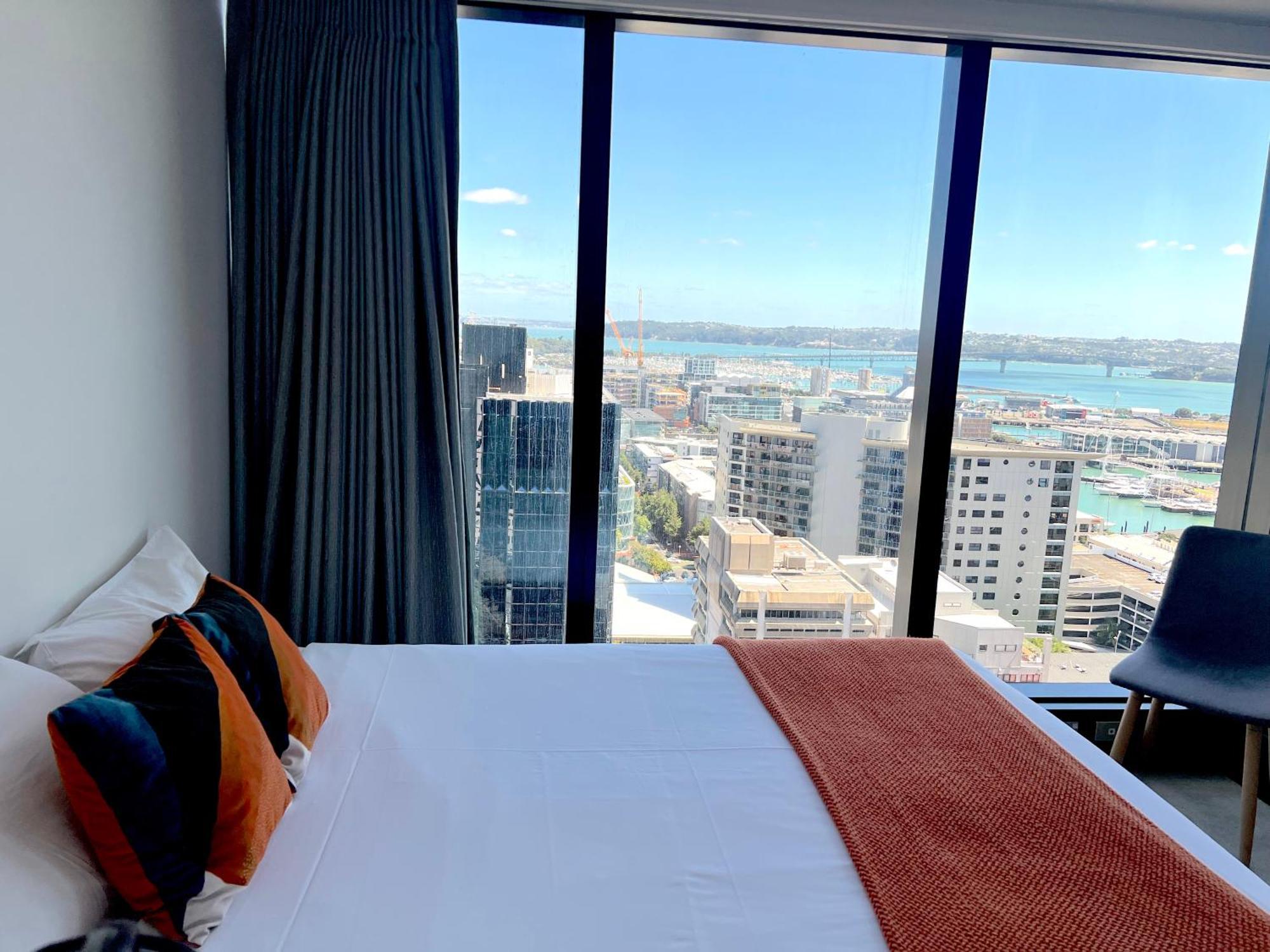 Magnificent Harbour View Skytower View Apartment In Cbd Auckland Eksteriør billede