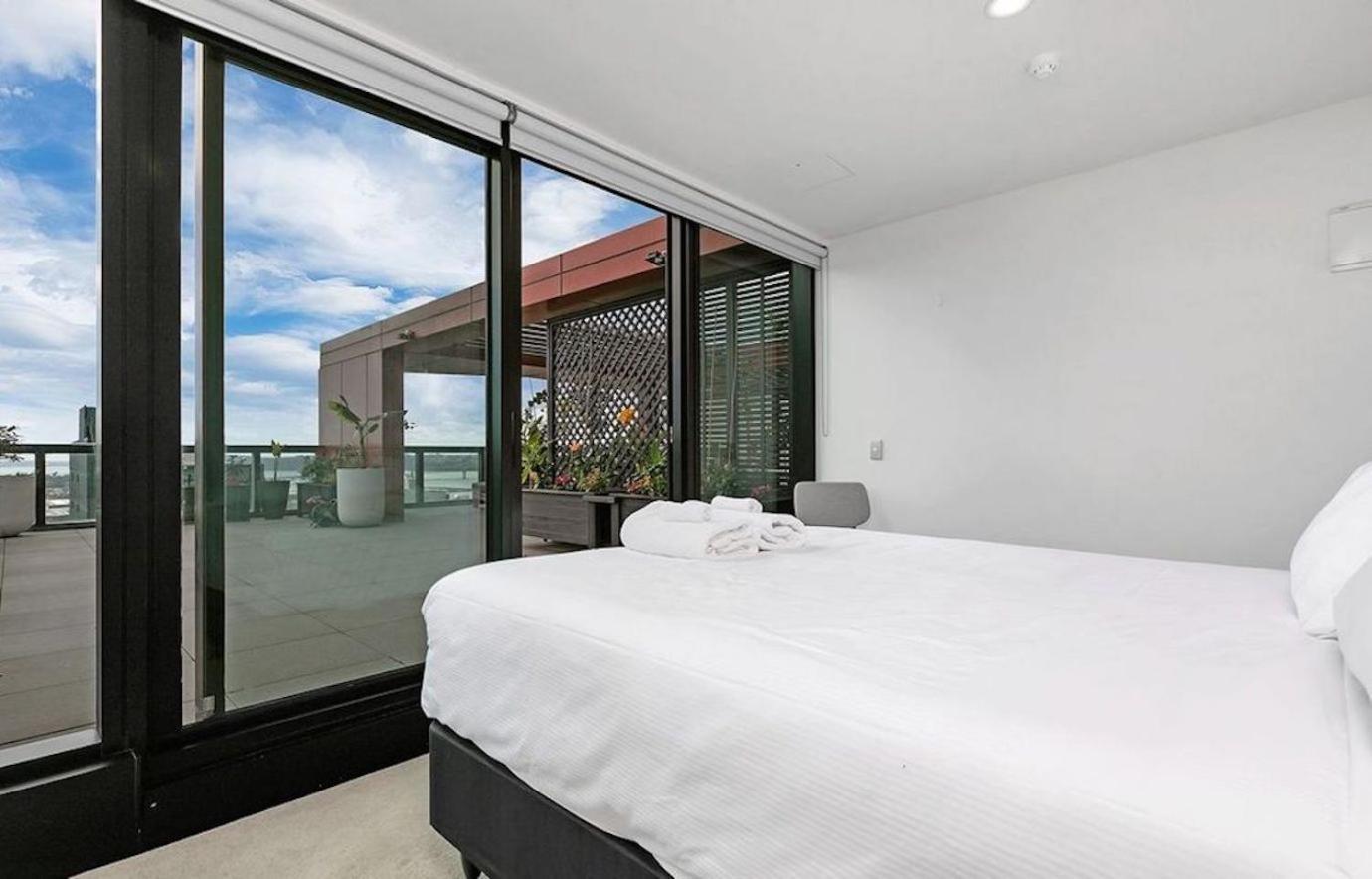 Magnificent Harbour View Skytower View Apartment In Cbd Auckland Eksteriør billede