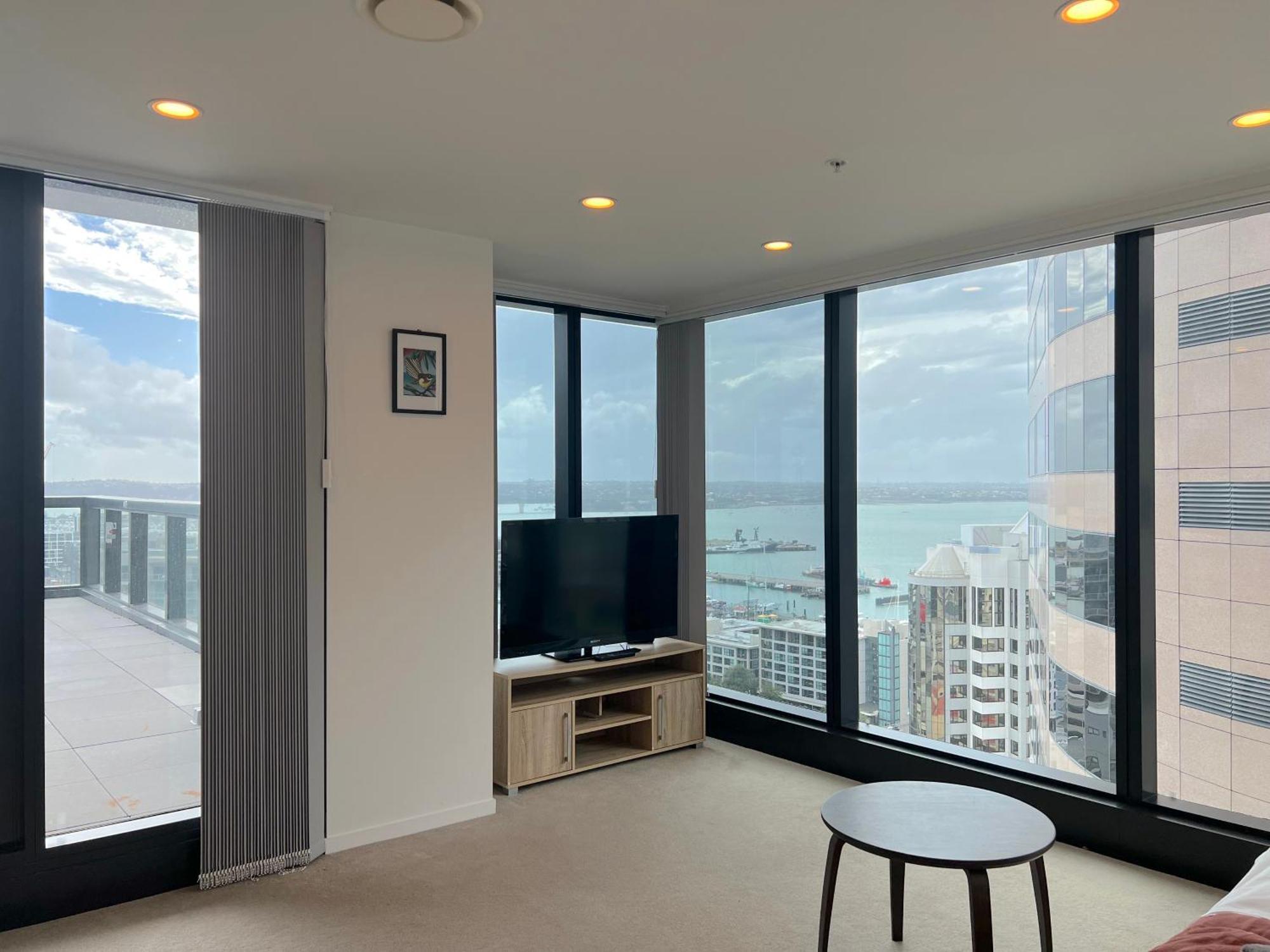 Magnificent Harbour View Skytower View Apartment In Cbd Auckland Eksteriør billede