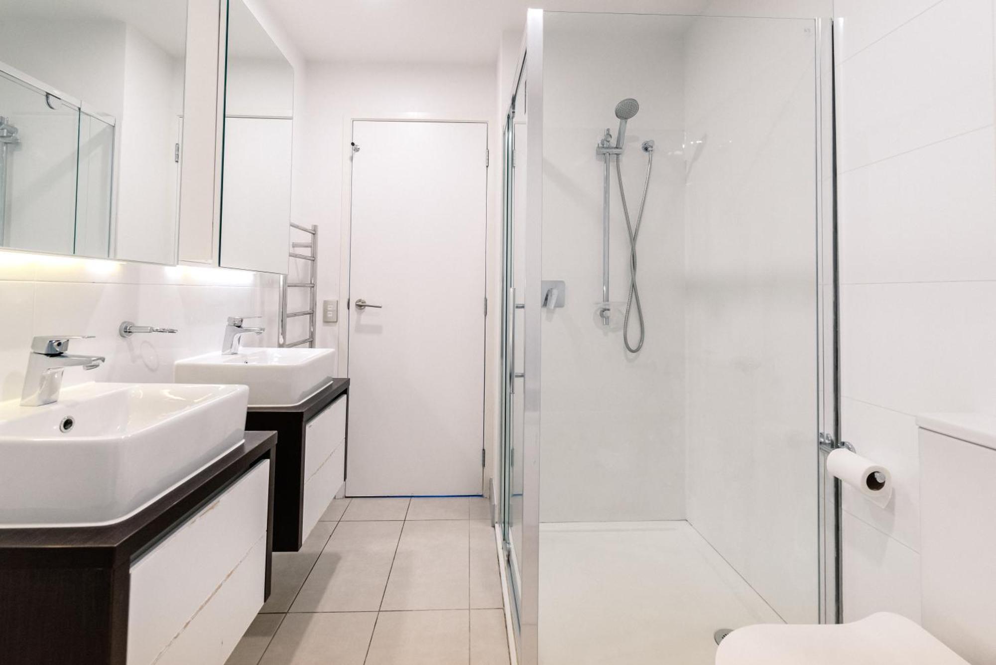 Magnificent Harbour View Skytower View Apartment In Cbd Auckland Eksteriør billede