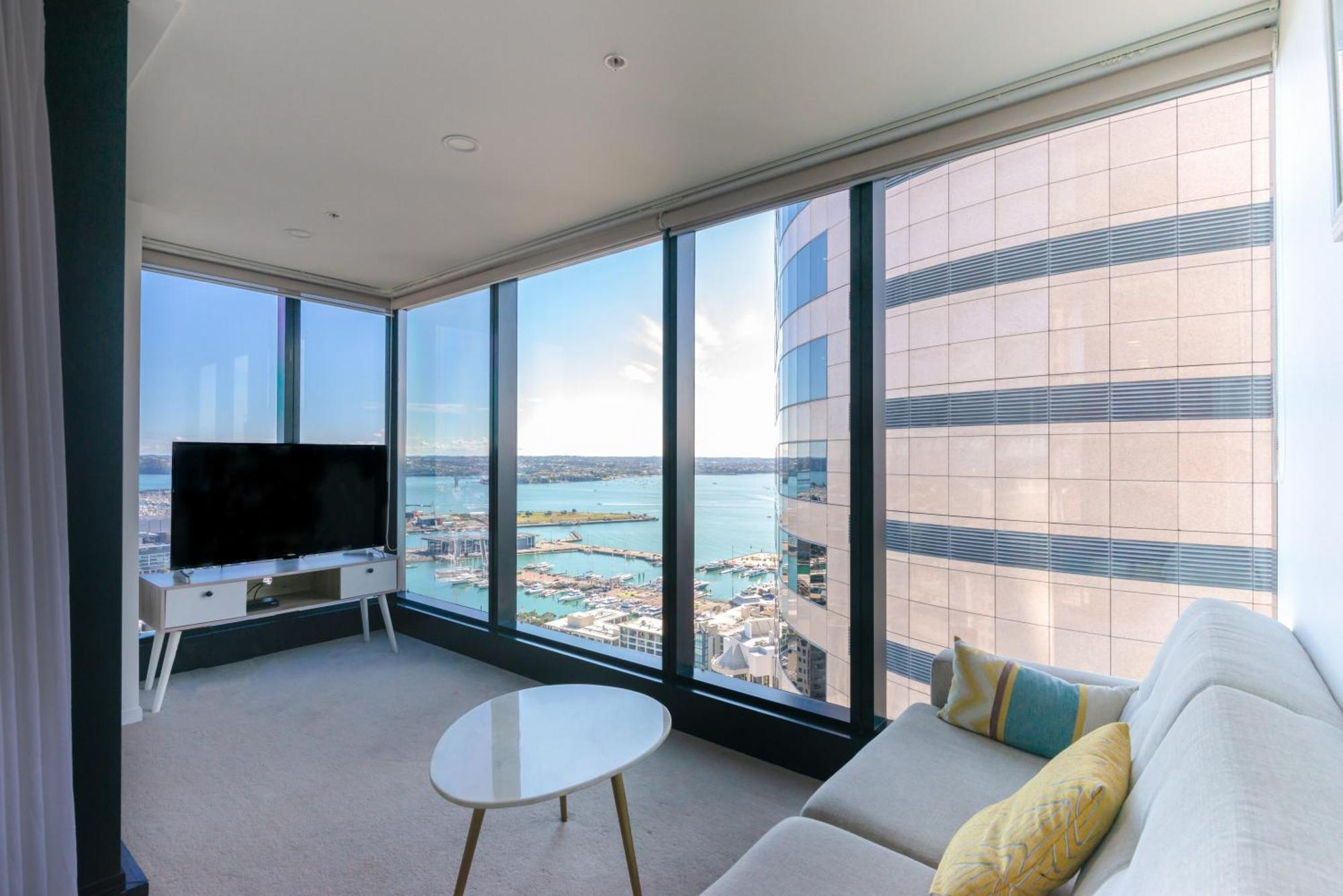Magnificent Harbour View Skytower View Apartment In Cbd Auckland Eksteriør billede